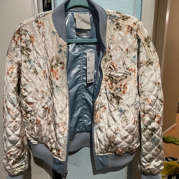NWT S Urban Outfitters Flower Bomber Jacket - Picture 3 of 5